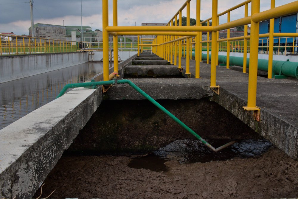 Proceso de tratamiento de aguas residuales - lodos