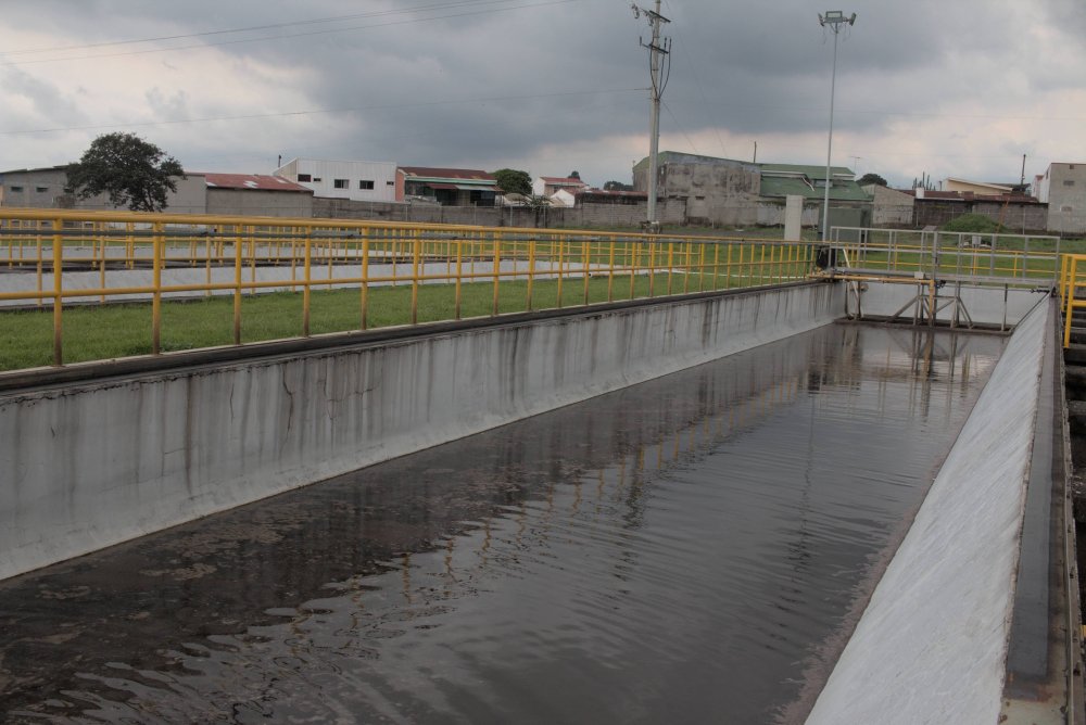 Proceso de tratamiento de aguas residuales